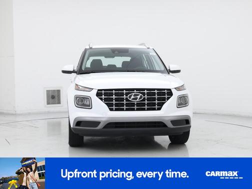 White 2022 Hyundai VENUE SEL