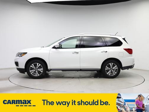 2017 Nissan Pathfinder SV