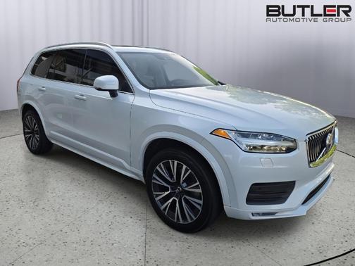 Crystal White Metallic 2022 Volvo XC90 T5 Momentum 7 Passenger