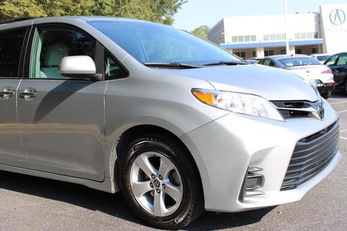 2020 Toyota Sienna LE