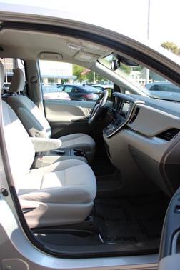 2020 Toyota Sienna LE