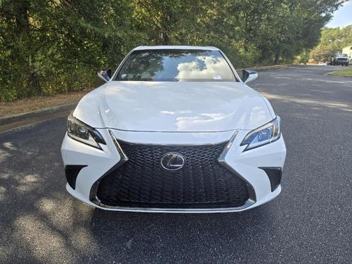 2023 Lexus ES 350 F SPORT Handling