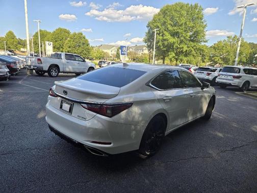 2023 Lexus ES 350 F SPORT Handling