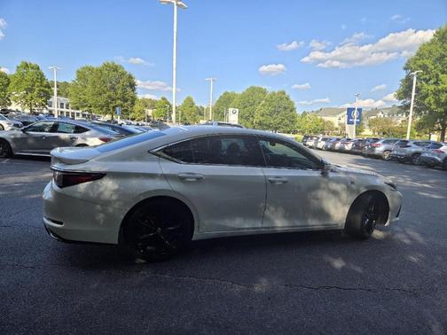 2023 Lexus ES 350 F SPORT Handling