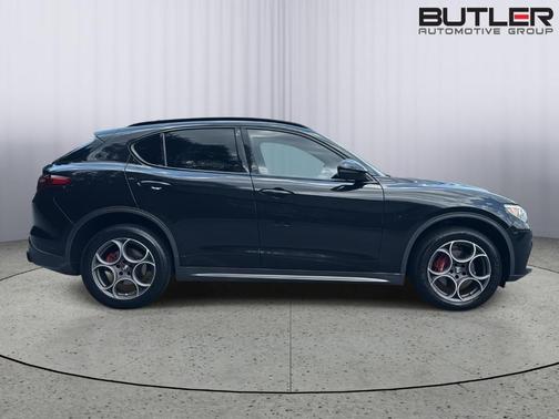 Vulcano Black Metallic 2022 Alfa Romeo Stelvio Ti