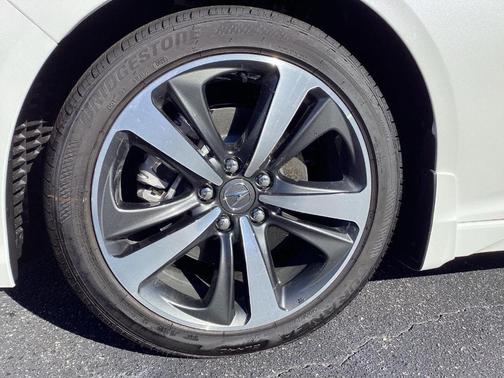 Platinum White Pearl 2025 Acura TLX Technology