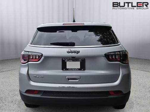 Silver Zynith 2025 Jeep Compass Sport