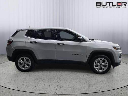 Silver Zynith 2025 Jeep Compass Sport