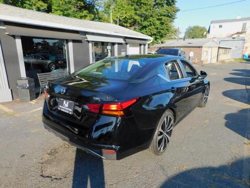 2022 Nissan Altima SR FWD