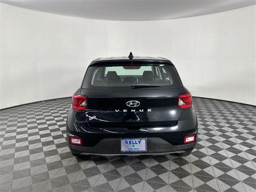 2021 Hyundai VENUE SE