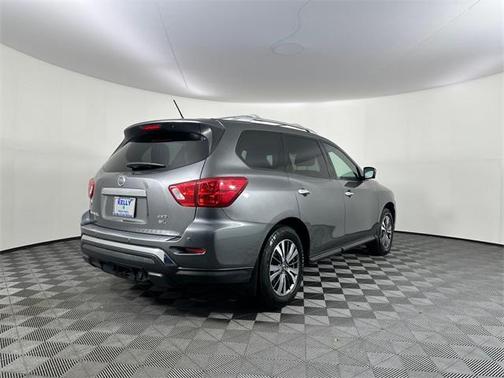 2017 Nissan Pathfinder SL