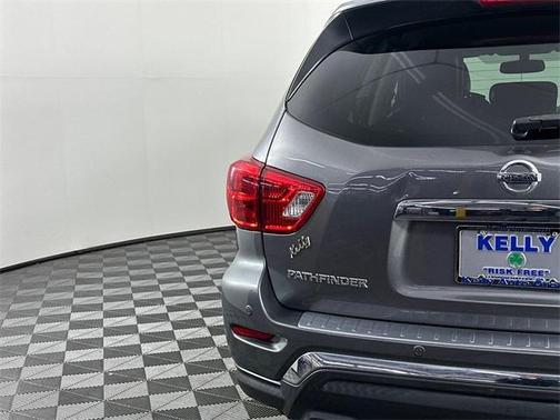 2017 Nissan Pathfinder SL