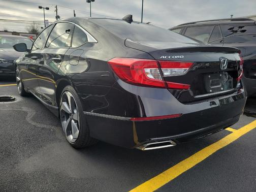 Photo 4 of 12 of 2020 Honda Accord Touring 2.0T