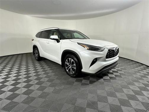 2023 Toyota Highlander Hybrid XLE
