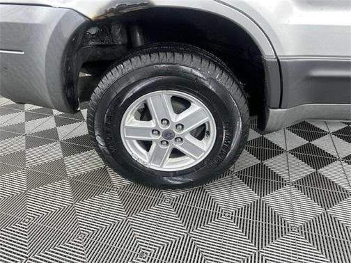 2005 Ford Escape XLS
