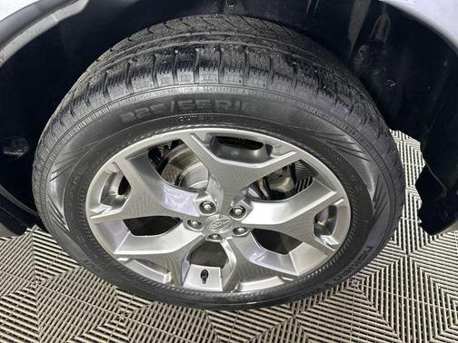 Ice Silver Metallic 2018 Subaru Forester 2.5i Limited