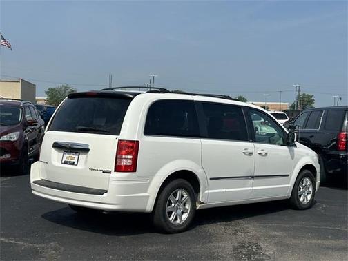 2010 Chrysler Town & Country Touring