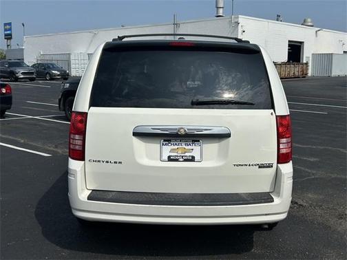 2010 Chrysler Town & Country Touring