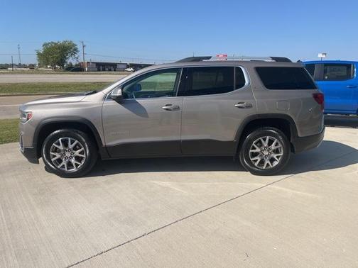2022 GMC Acadia SLT