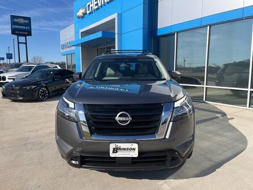 2022 Nissan Pathfinder SV