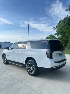 2025 Chevrolet Suburban LT
