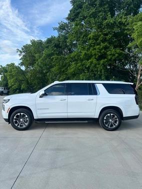 2025 Chevrolet Suburban LT