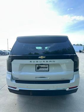 2025 Chevrolet Suburban LT