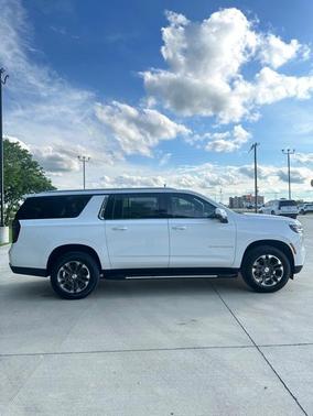 2025 Chevrolet Suburban LT