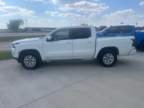 2022 Nissan Frontier SV