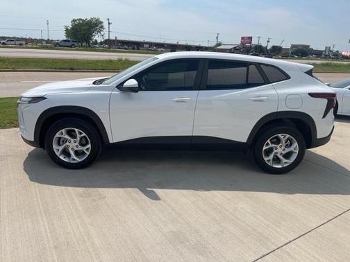 2025 Chevrolet Trax LS