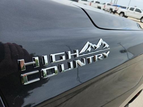 2025 Chevrolet Suburban High Country