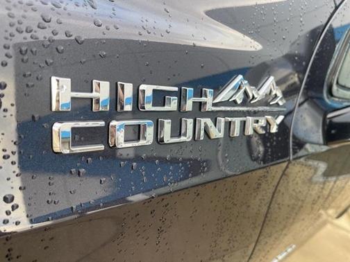 2022 Chevrolet Suburban High Country