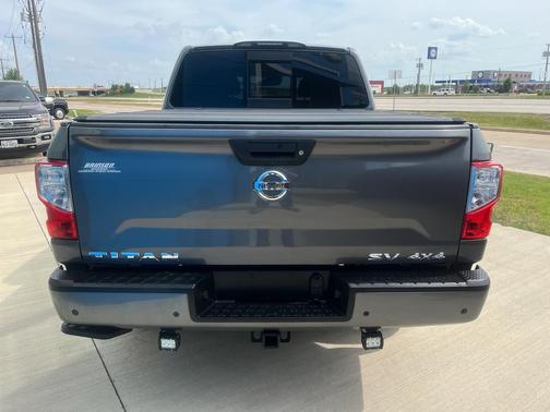 2021 Nissan Titan SV