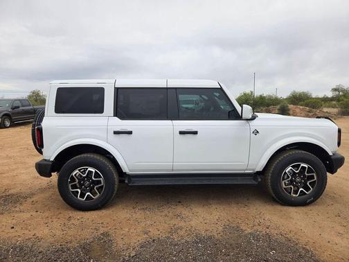 OXFORD WHITE 2026 Ford Bronco Outer Banks