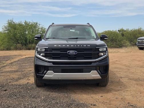 AGATE BLACK METALLIC 2026 Ford Expedition Platinum
