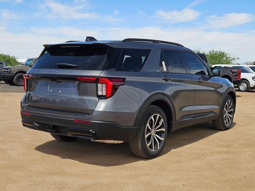 Carbonized Gray Metallic 2026 Ford Explorer ST-Line