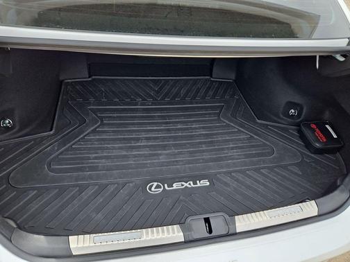 Eminent White Pearl 2025 Lexus ES 300h Base