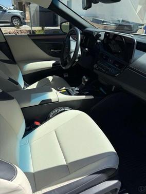 Eminent White Pearl 2025 Lexus ES 300h Base