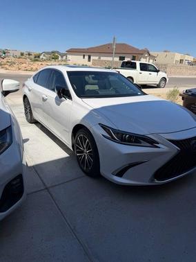Eminent White Pearl 2025 Lexus ES 300h Base