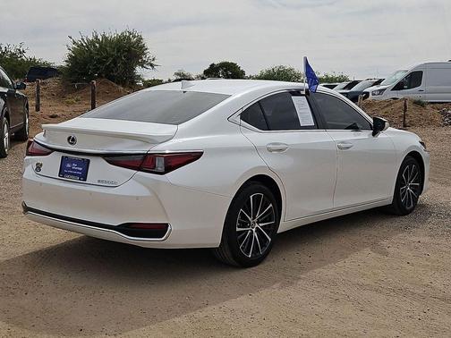 Eminent White Pearl 2025 Lexus ES 300h Base