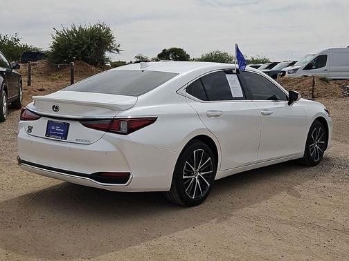 Eminent White Pearl 2025 Lexus ES 300h Base