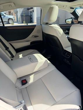 Eminent White Pearl 2025 Lexus ES 300h Base