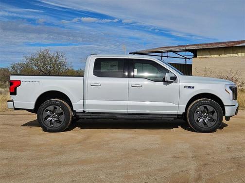 2025 Ford F-150 Lightning LARIAT