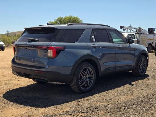Vapor Blue Metallic 2026 Ford Explorer ST-Line