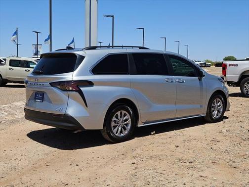 2024 Toyota Sienna XLE 8 Passenger