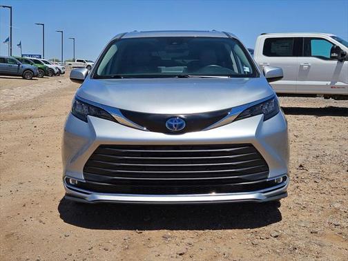 2024 Toyota Sienna XLE 8 Passenger