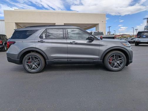 Carbonized Gray Metallic 2026 Ford Explorer ST-Line