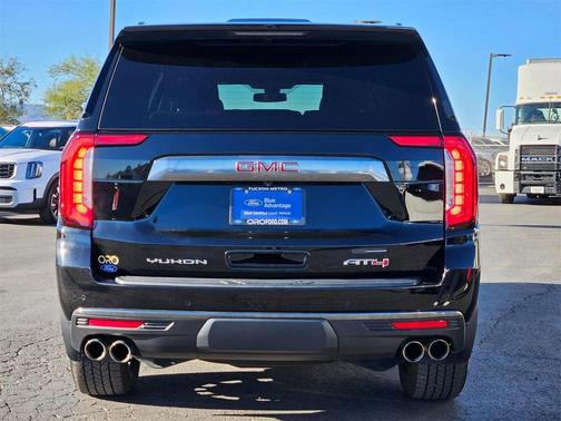 2022 GMC Yukon XL 4WD AT4