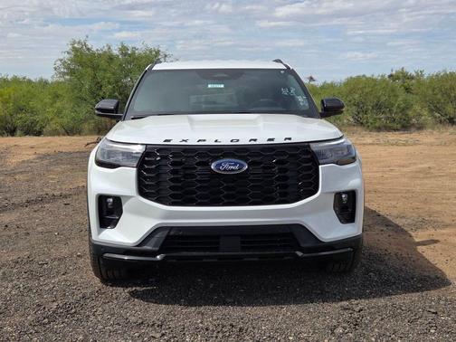 Star White Metallic Tri-Coat 2026 Ford Explorer ST-Line