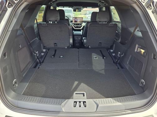 Star White Metallic Tri-Coat 2026 Ford Explorer ST-Line